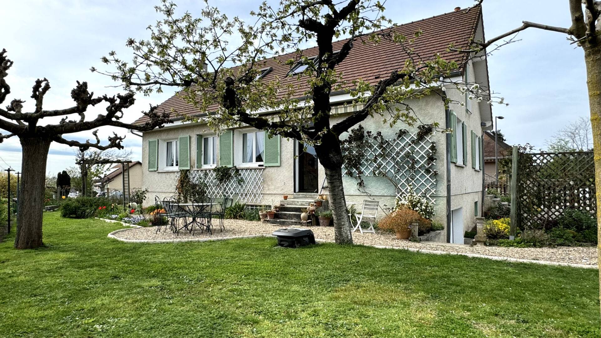 découvrez notre site spécialisé dans la vente et l'achat de propriétés. que vous souhaitiez vendre votre bien immobilier ou acheter la maison de vos rêves, nous vous accompagnons à chaque étape avec professionnalisme et expertise.