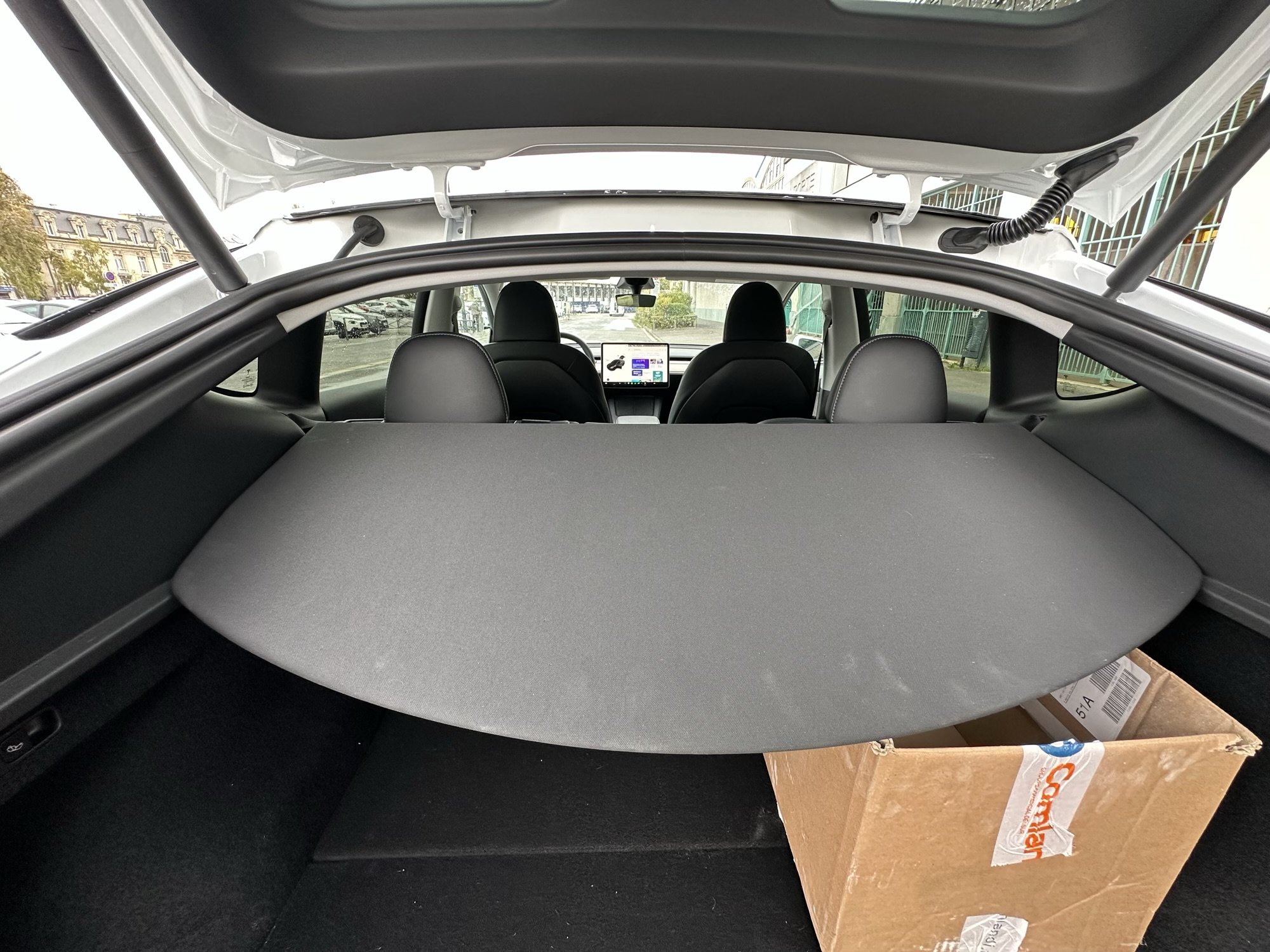 découvrez notre large sélection d'accessoires tesla pour optimiser votre expérience de conduite. transformez votre véhicule avec des gadgets innovants, des protections stylées et des solutions pratiques, conçus spécialement pour les modèles tesla.